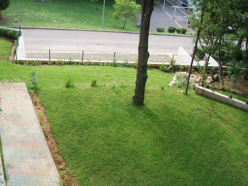 Apartments Viktorija Omišalj Buitenkant foto