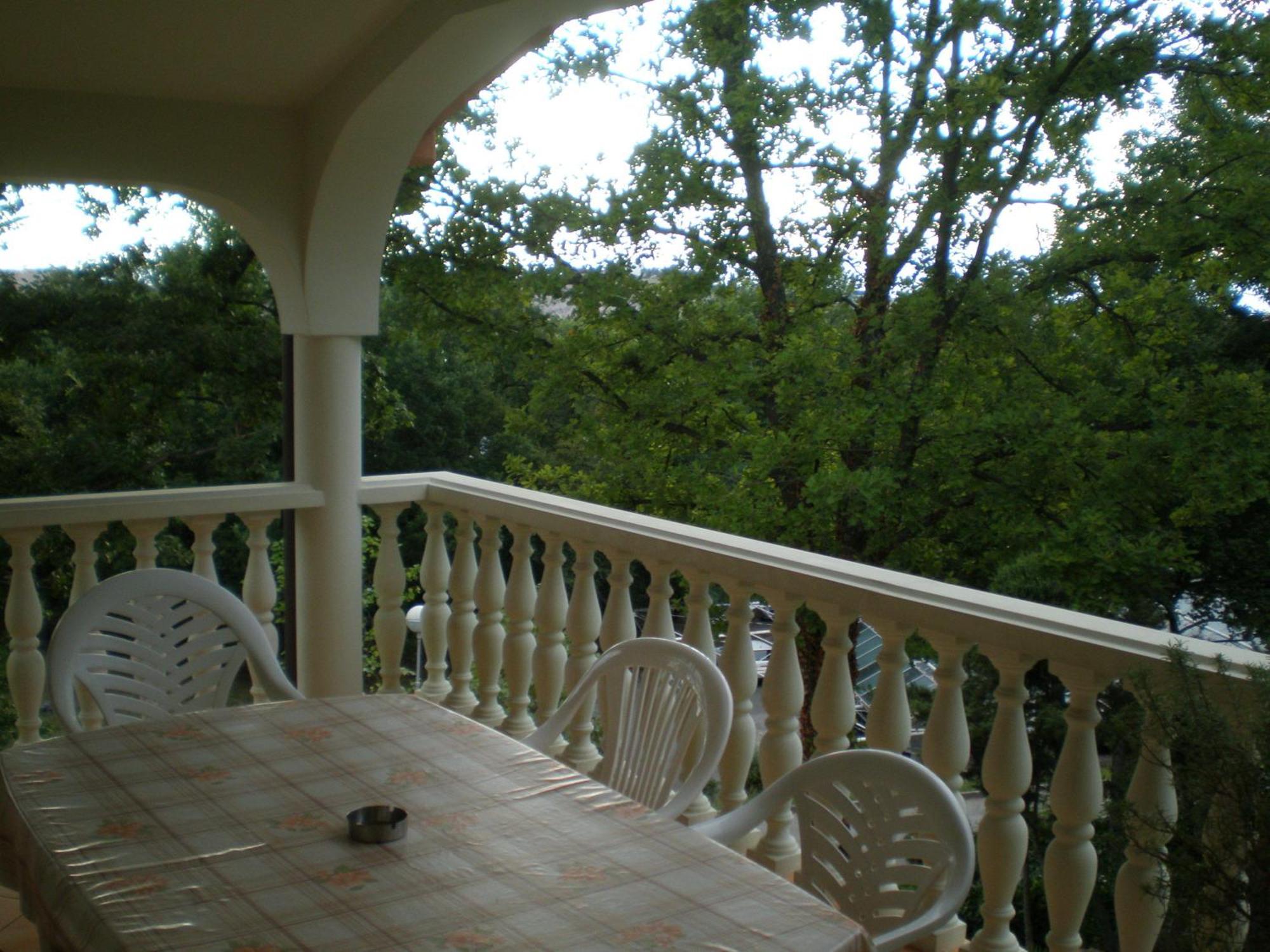 Apartments Viktorija Omišalj Buitenkant foto