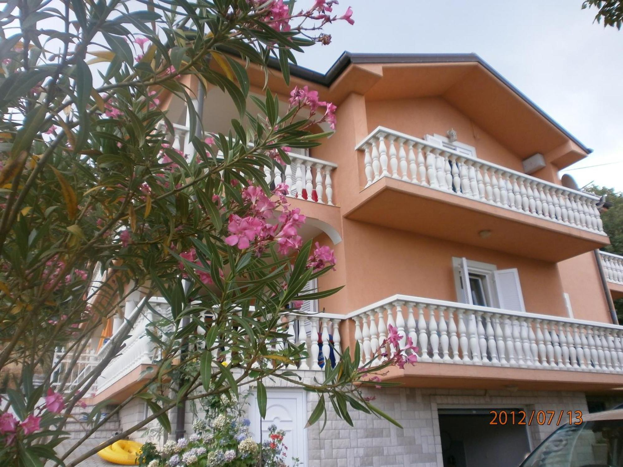 Apartments Viktorija Omišalj Buitenkant foto
