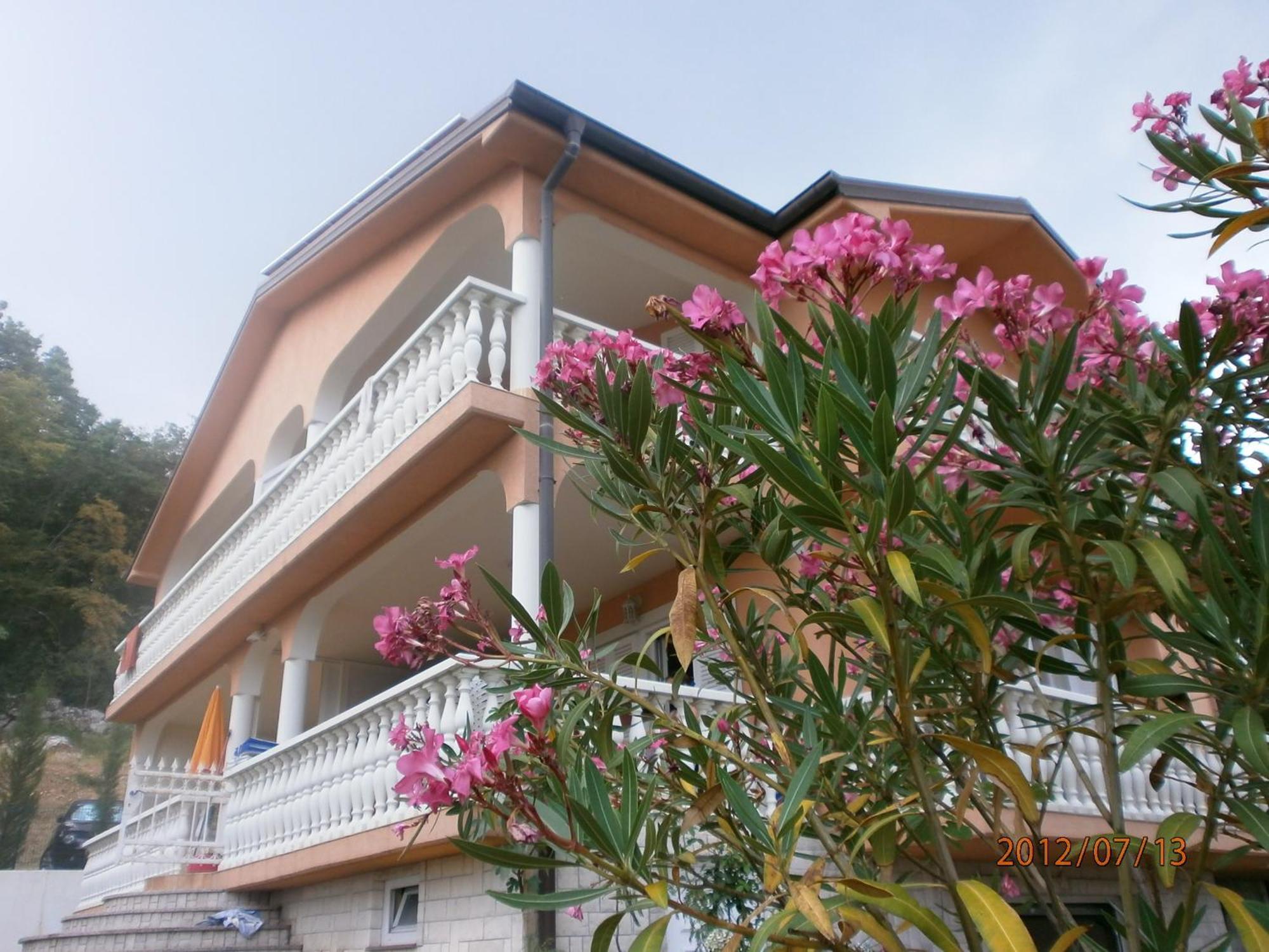 Apartments Viktorija Omišalj Buitenkant foto
